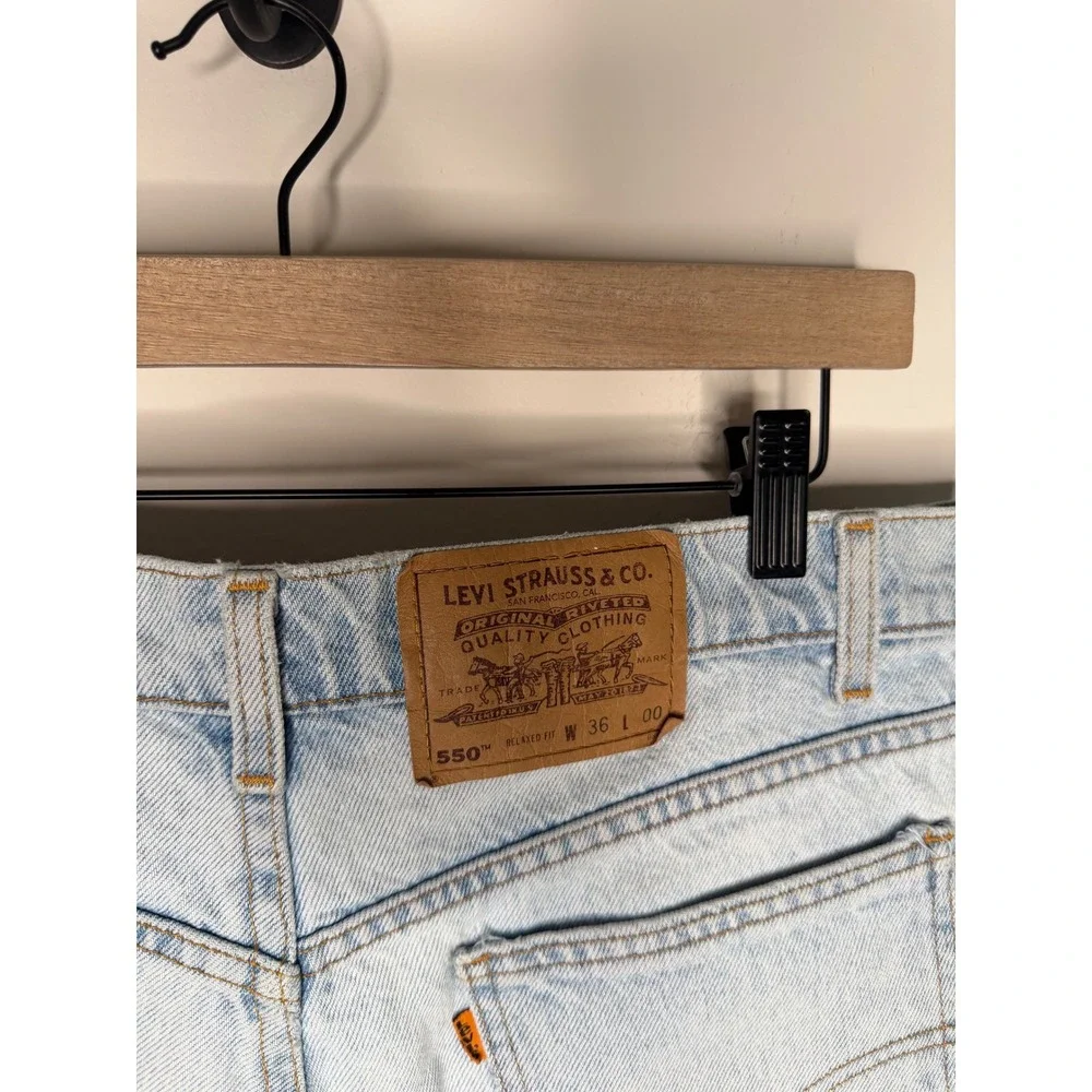 Vintage 90s Levis 550 Relaxed Fit Denim Shorts Light Wash Orange Tab Mens 36